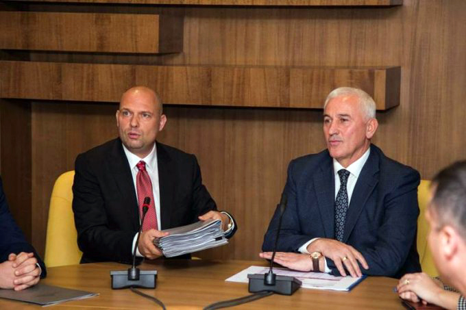 Manjani “betohet” para Naços së dorëhequr: Do të vazhdojmë aty ku e latë ju