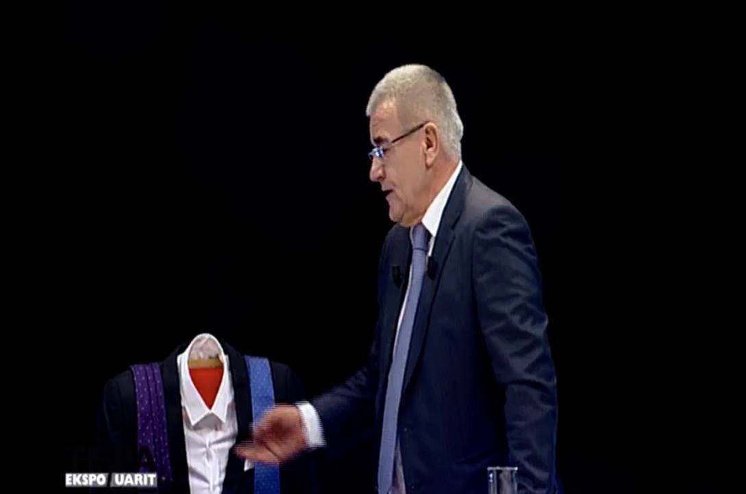 FOTOLAJM/Ylli Rakipi nis emisionin me kravatat e ministrave që refuzuan