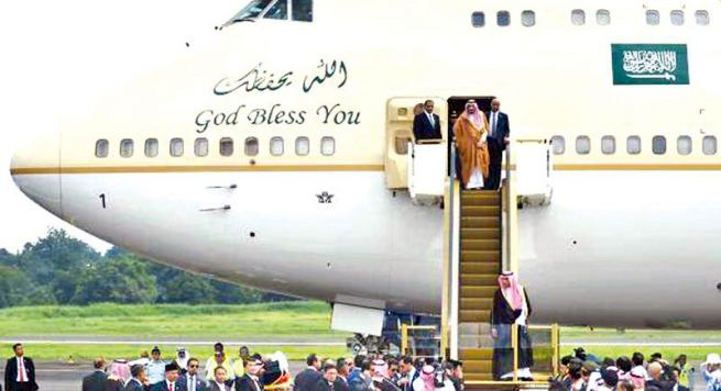 VIDEO/ Mbreti i Arabisë Saudite pushton Indonezinë me mbi 500 ton bagazhe