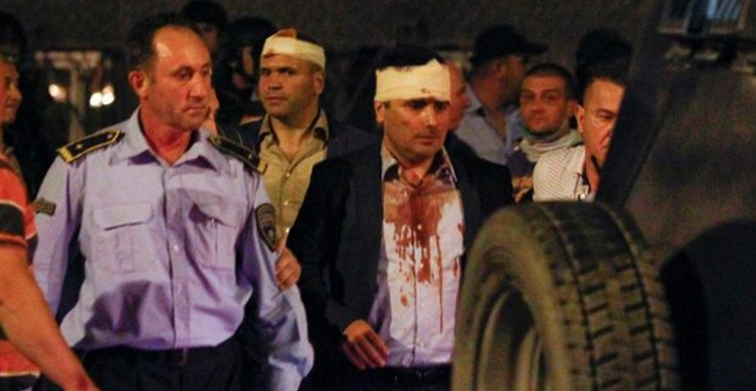 Maqedoni, evakuuoen deputetët dhe gazetarët nga Kuvendi