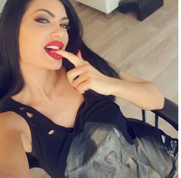 Zajmina në polici, përmbyti zyrën e noteres