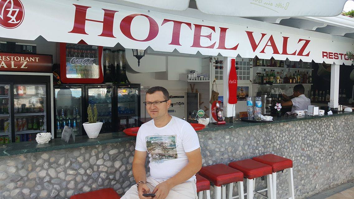 Pronari i hotelit: Si e njoftova nënën e italianit që humbi jetën në aksidentin e Velipojës