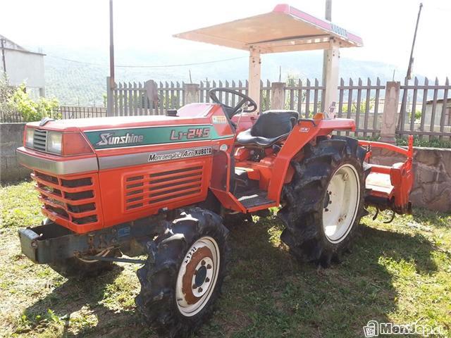 Vdes 10 vjecari nën zetorin e gjyshit