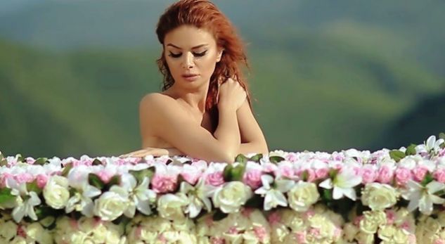 VIDEO/ Zanfina Ismajli publikon videoklipin e këngës së re “Nuk po të shoh”