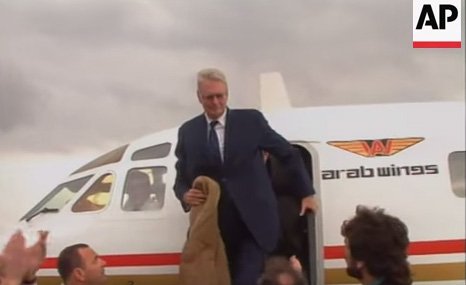 VIDEO ARKIV – 1997/ Mbërritja e mbreti Zog në Shqipëri dhe konsiderata e ish-ministrit të Drejtësisë Spartak Ngjela