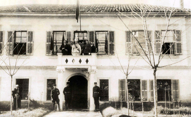 FOTO LAJM/ Lamtumira e Mbretit Zog me popullin shqiptar…!