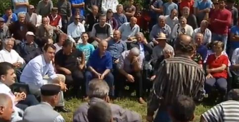 VIDEO/ Korçë, Basha u prezanton fermerëve programin e veçantë: Do të mbrojmë prodhuesit vendas