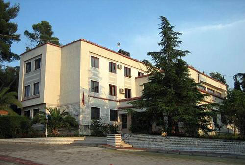 Bashkia e Kuçovës vendos flotën e automjeteve në shërbim të LSI, dyshime edhe për blerje votash