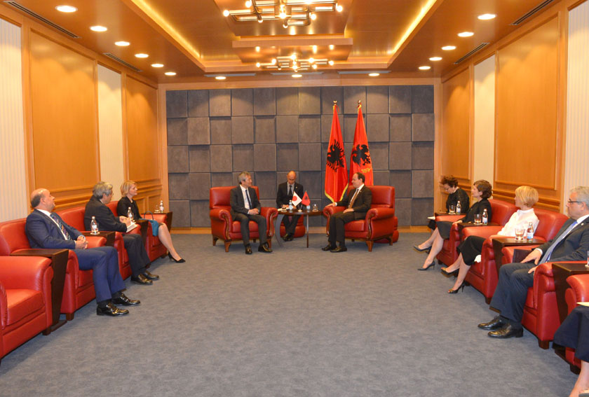 FOTO GALERI/ Ambasadori i Japonisë i paraqet Letrat Kredenciale Presidentit të Republikës, Bujar Nishani