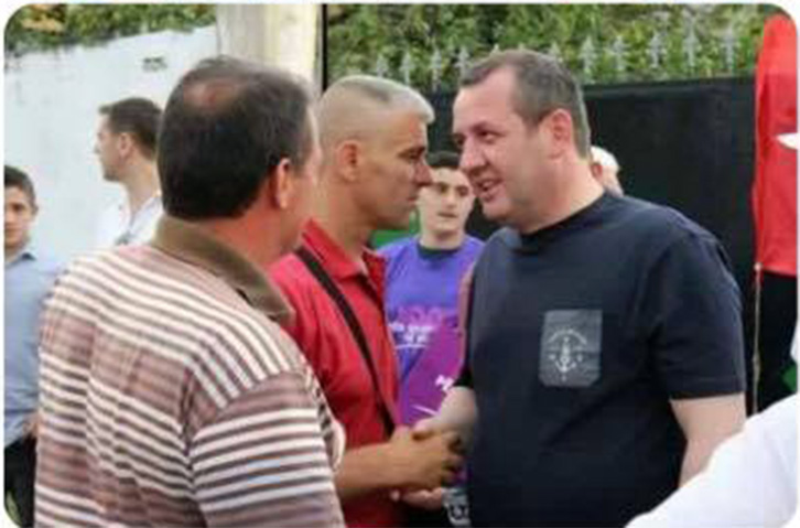 EMRI & FOTO SKANDAL/ Polici “i përgjigjet apelit” të Edi Ramës, bën fushatë për PS-në