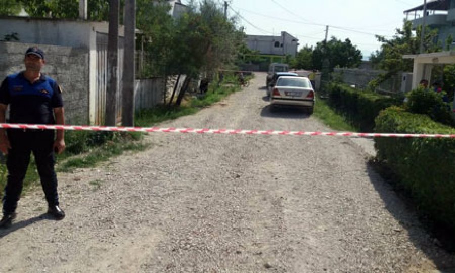 Durrës, vrasja e dy prindërve nga djali në Xhafzotaj, dëshmon fqinja: I biri s’ishte mirë…