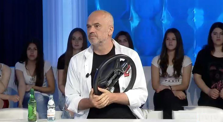 ILIR NIKOLLA/ Një hap përpara…, drejt përplasjes