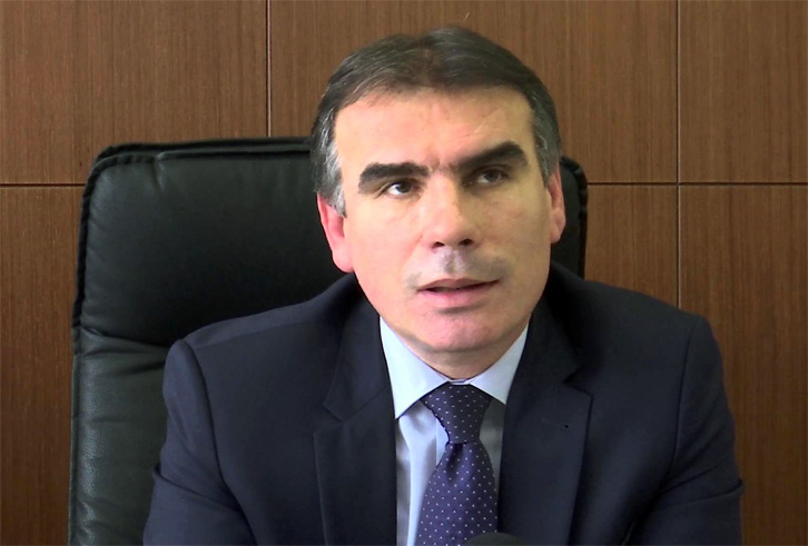 DEBATI/ Ballafaqimi Emiliano Shullazit me Ylvi Beqaj, zbulohet si pezulloi ish-kreu i Hipotekës regjistrimin e “Vollgës”