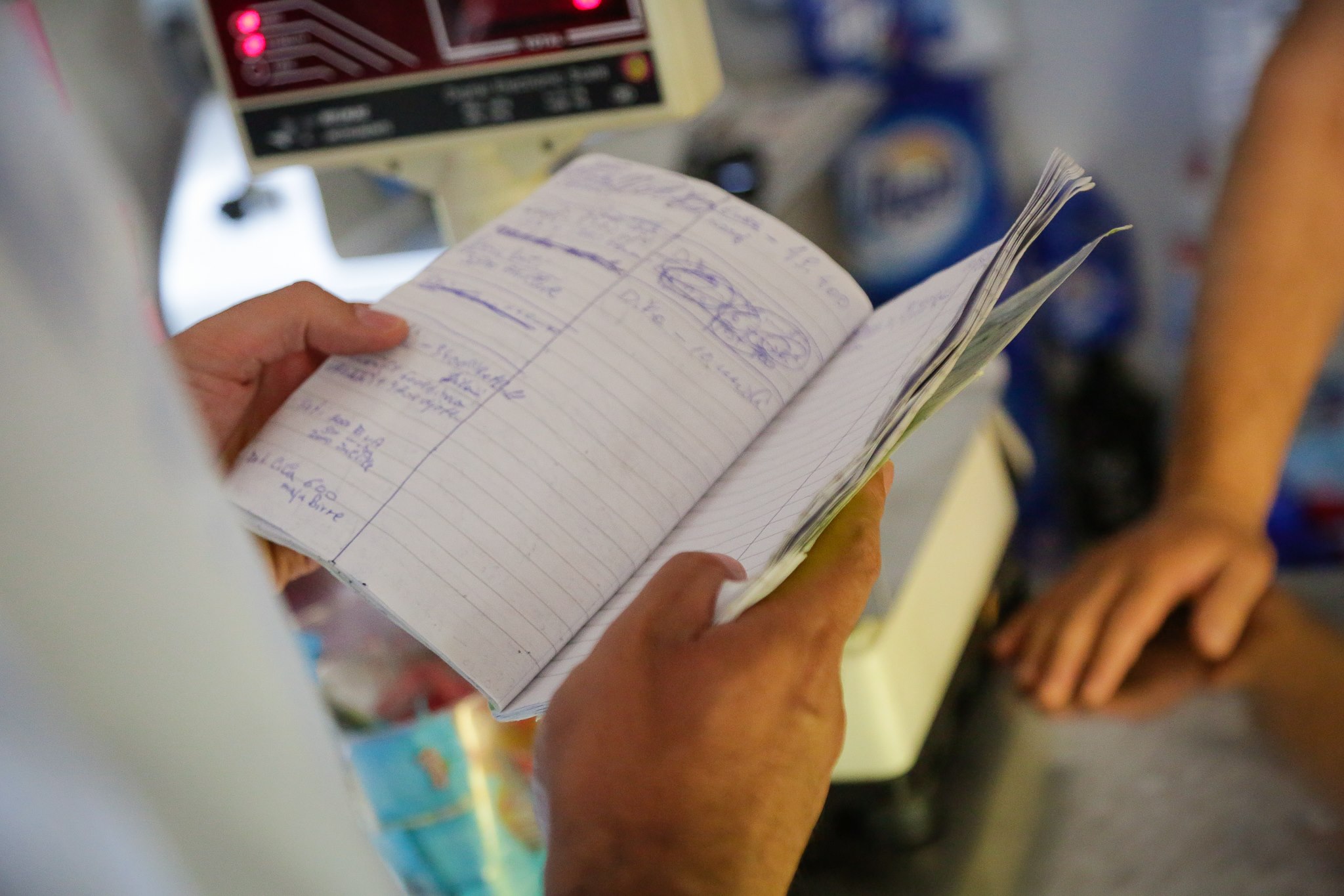 FOTO GALERI/ Basha publikon lista borxhesh: Më të varfrit nuk arrijnë të paguajnë as bukën e përditshme