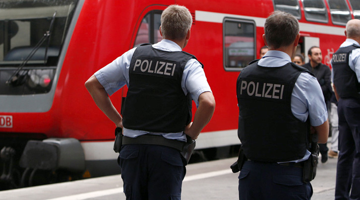 Mynih, evakuohet stacioni i trenit, breshëri të shtënash me armë