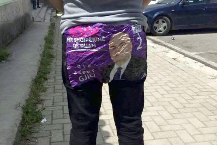 FOTO LAJM/ Kësaj i thonë fushatë!