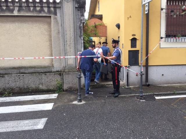 FOTO/ Vrasja në familjen shqiptare, flet fqinja: Si e gjeta Dianën të pajetë në dysheme