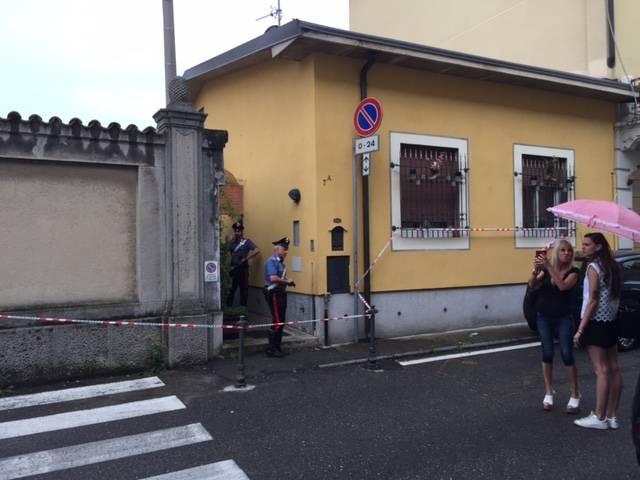 FOTO/ Vrasja në familjen shqiptare, flet fqinja: Si e gjeta Dianën të pajetë në dysheme