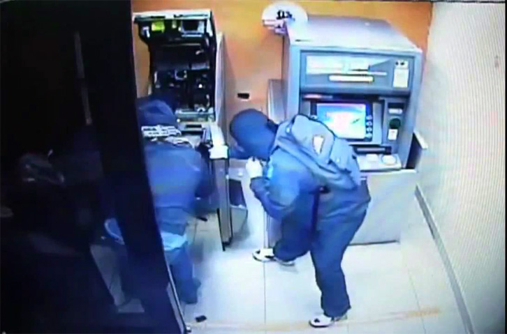 Shkatërrohet banda e grabitësve të bankomatëve, ja si i shpëtonin Policisë