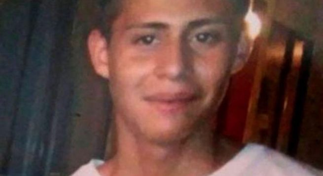 FOTO/ Policia gjuan me armë pitbullin, por vret adoleshentin