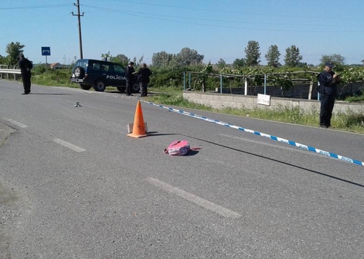 Pogradec, aksidentohet minorenja, shoferi e tërheq 10 metra zvarrë me makinë