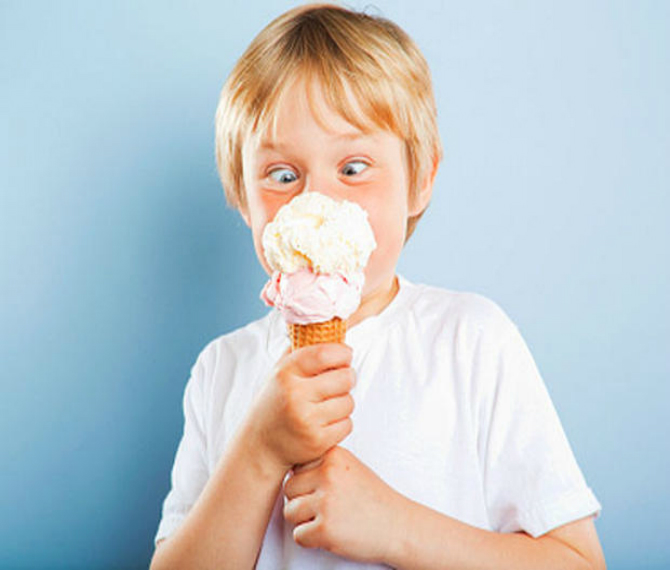 Hani akullore për mëngjes, ju bën më inteligjentë