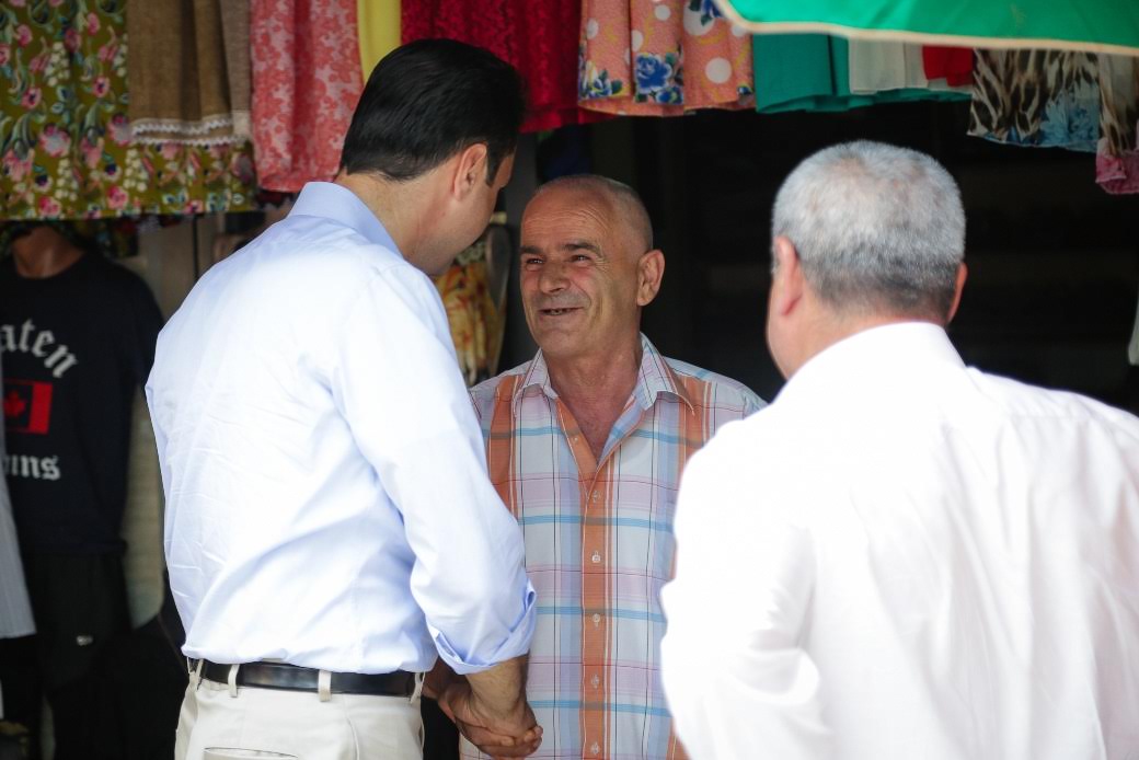FOTO/ Lulzim Basha ndalet në Burrel: Taksa e ulët do rrisë konsumin, do rrisë prodhimin, do ndezë ekonominë