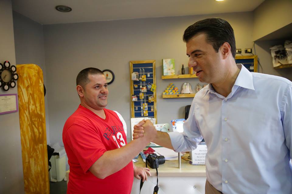 Basha takim me fasonët në Vlorë: Do ulim taksat do rrisim rrogat