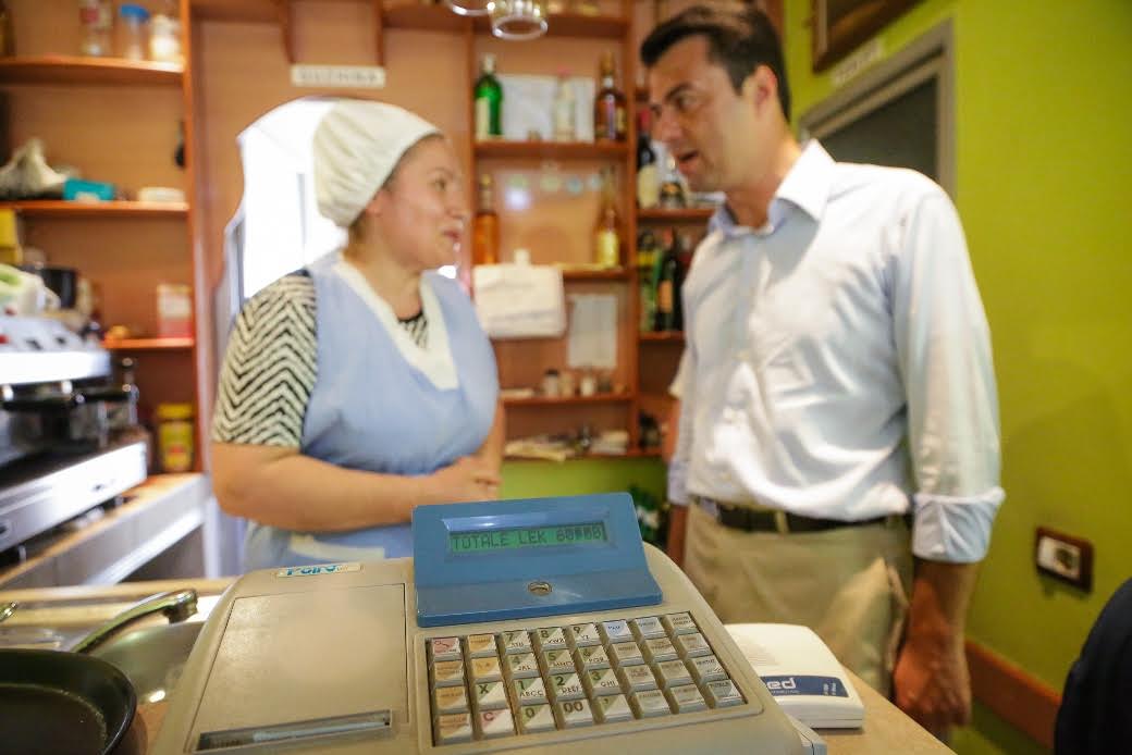 FOTO/ Lulzim Basha ndalet në Burrel: Taksa e ulët do rrisë konsumin, do rrisë prodhimin, do ndezë ekonominë