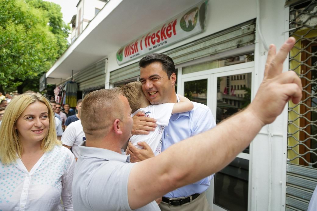 FOTO/ Lulzim Basha ndalet në Burrel: Taksa e ulët do rrisë konsumin, do rrisë prodhimin, do ndezë ekonominë