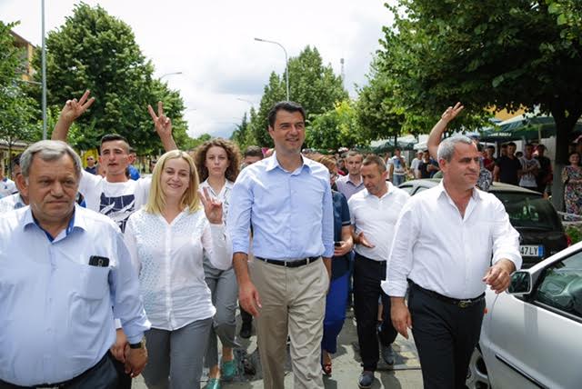 FOTO/ Lulzim Basha ndalet në Burrel: Taksa e ulët do rrisë konsumin, do rrisë prodhimin, do ndezë ekonominë