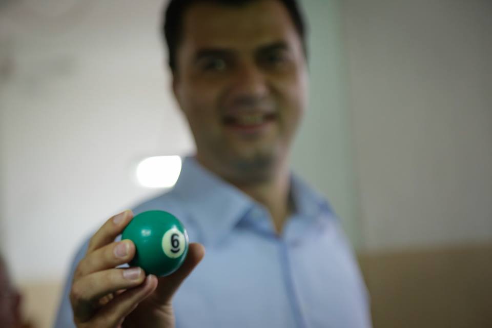 FOTOLAJM/ Basha: Votoni numrin 6