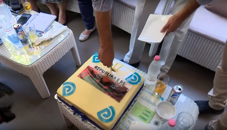 VIDEO/ Lulzim Basha sot ka ditëlindjen, torta surprizë nga banorët e Njësisë nr. 7