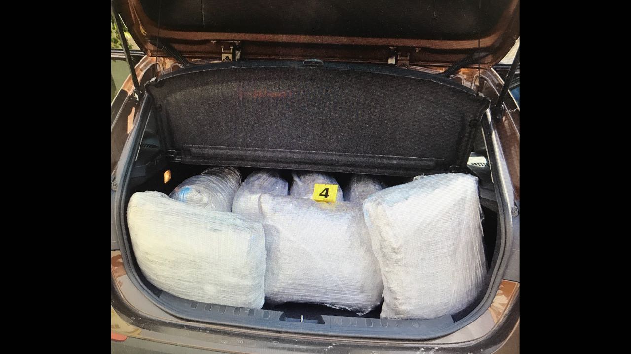 FOTO/ Gjirokastër, po transportonin 58 kg drogë, pranga dy të rinjve