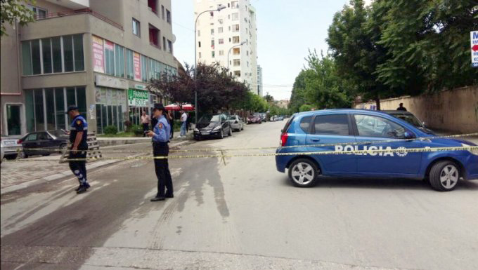 EMRI/ Ja te lokali kujt u gjet eksplozivi, ekspertë nga Tirana në Elbasan