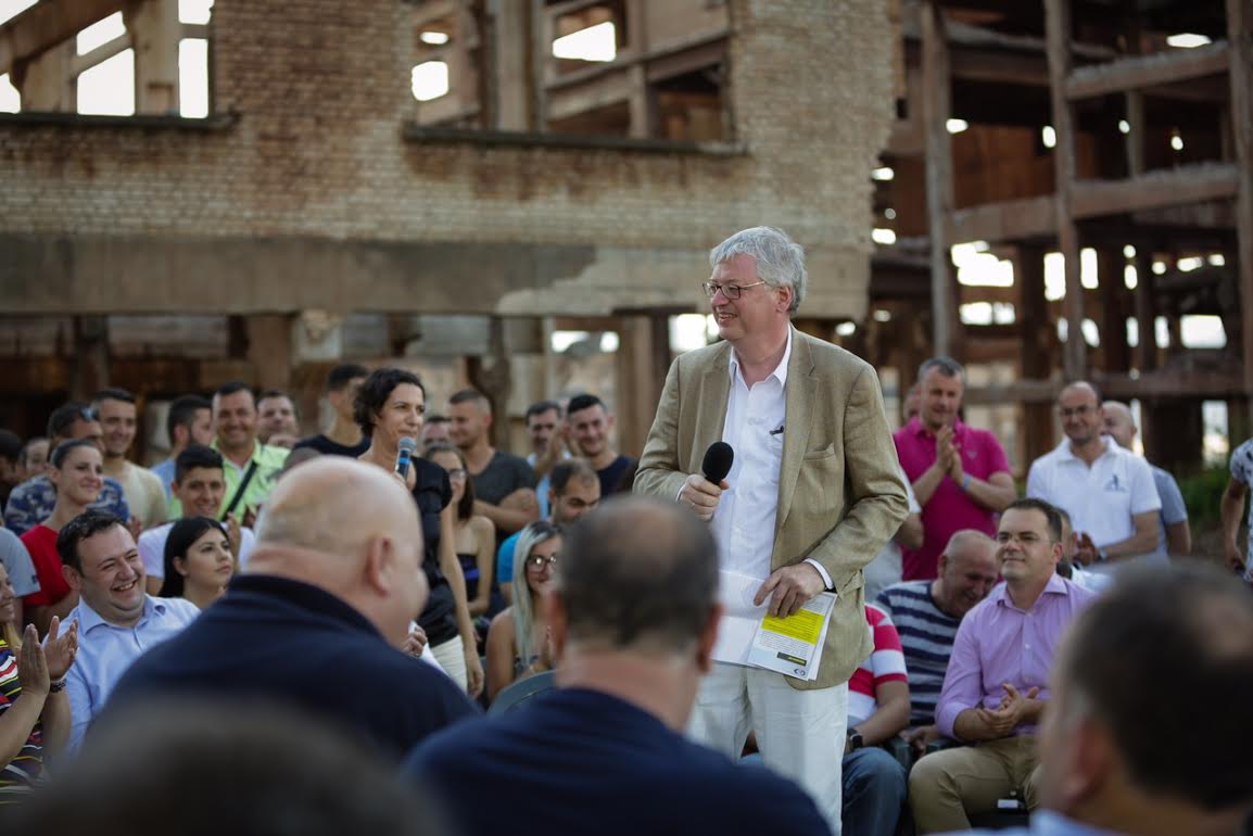 Këshilltari i Merkel në Elbasan: Votoni Bashën që të përfitoni më shpejt BE-në