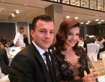 FOTO/ Kush është i fejuari i Floriana Garos dhe si lindi dashuria mes tyre