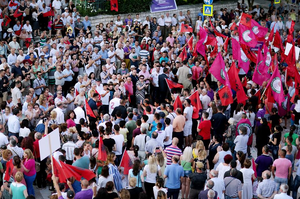 Ministri Demiraj detyron Ramën të kërkojë falje