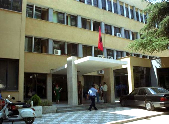 Akuzon kunatin për përndjekje, ja si e pëson 20 vjeçarja