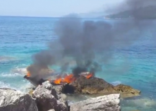 Velipojë, i vënë flakën gomones me drogë dhe zhduken