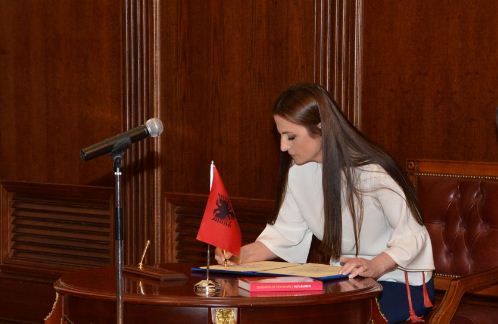 Ministrja e re e Financave, paralajmërim për administratën doganore