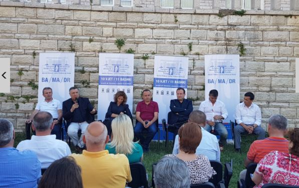 FOTO/Henri Cili në fushatë për PS në krah të Tërmet Pecit