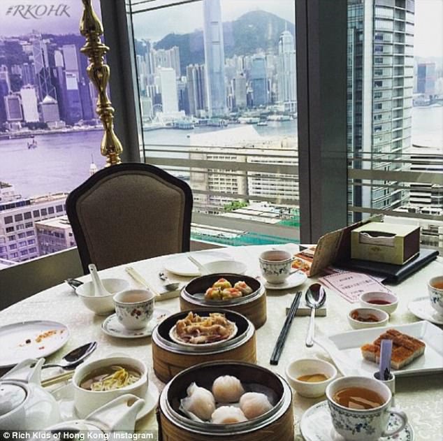 FOTO GALERI/ Jahte, avionë, supermakina, jeta e çmendur e pasanikëve  të Hong Kongut