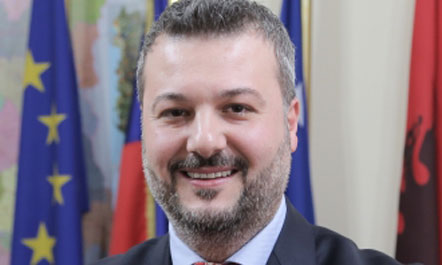 Rama shkarkon zv.ministrin e Brendshëm, është  i LSI-së