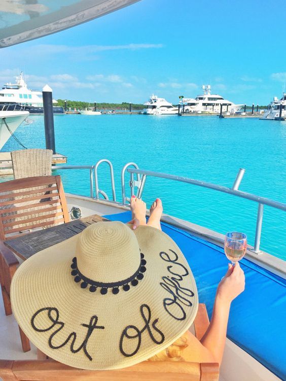 FOTO/ Kapelet e plazhit, modelet që duhet të keni patjetër gjatë pushimeve