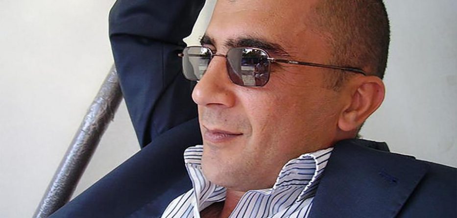 FOTO/ Biznesmeni varroset për së gjalli, telefonon vëllanë për ndihmë