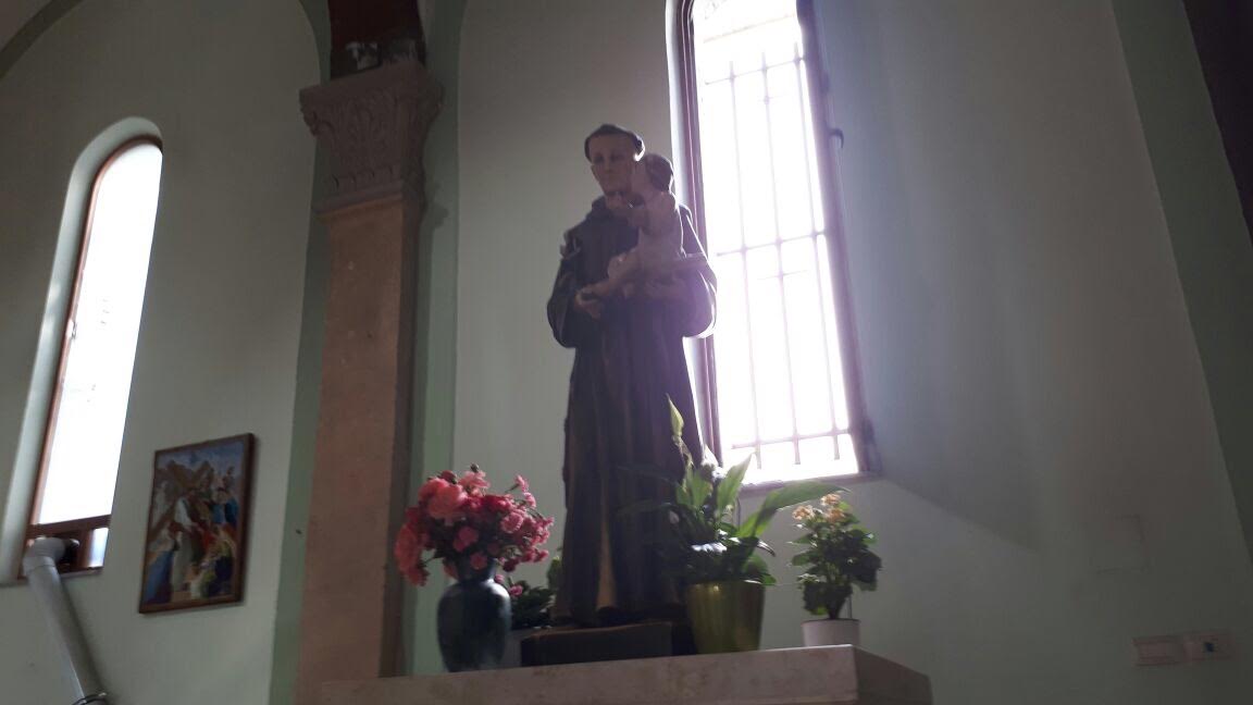 FOTO/ Tiranë, thyhen xhamat e Kishës Katolike