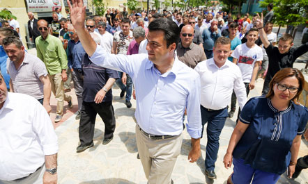 Basha qetëson pronaren e fast food pranë shkollës, për drekën që do paguajë shteti për fëmijët