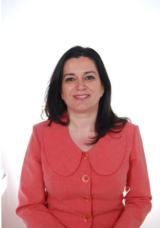 Zëvendës Kryeministrja e re, kushërirë e këngëtares shqiptare