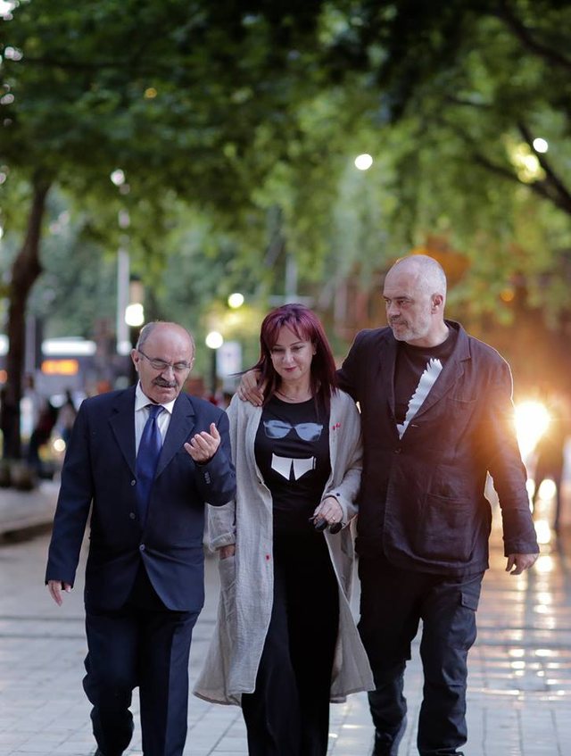 “Burrë e grua mish e thua”, është rasti i Kryeministrit me bashkëshorten e tij